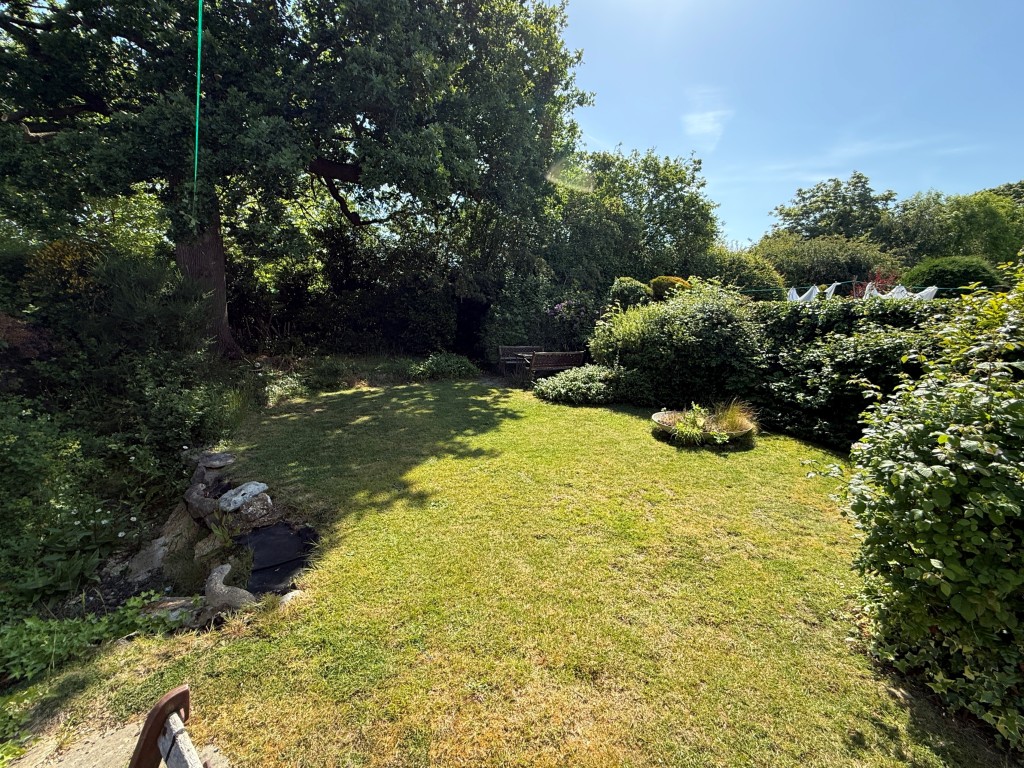 Lot: 96 - SEMI-DETACHED HOUSE FOR REPAIR WITH PLANNING FOR EXTENSION - Garden to rear